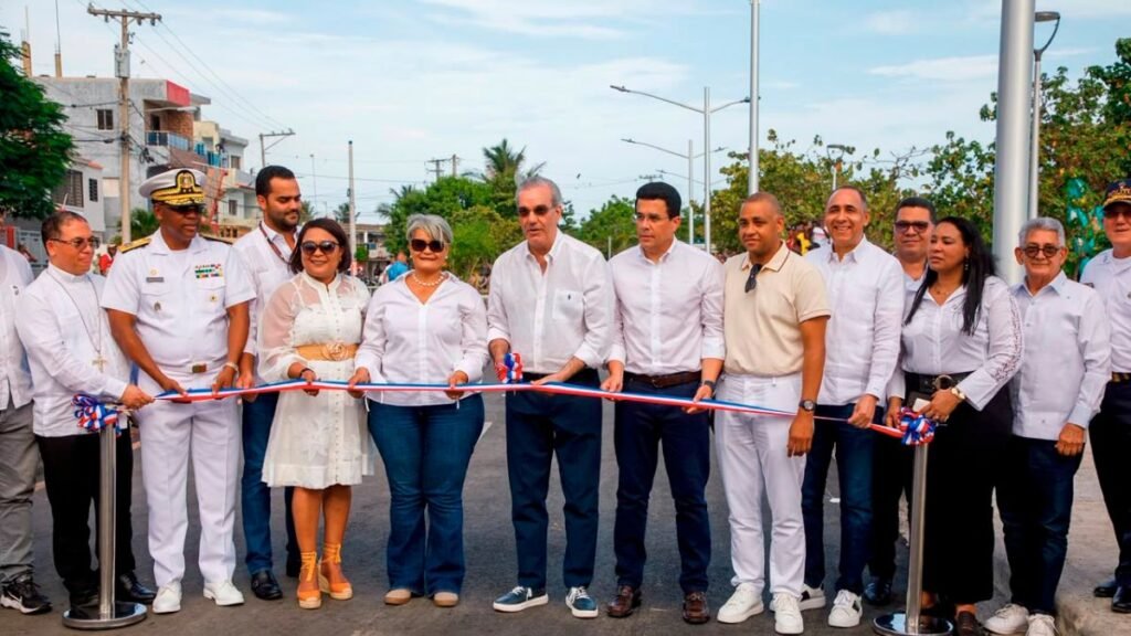 De espacio olvidado a joya del litoral: Presidente Abinader entrega la nueva playa El Faro en San Pedro de Macorís
